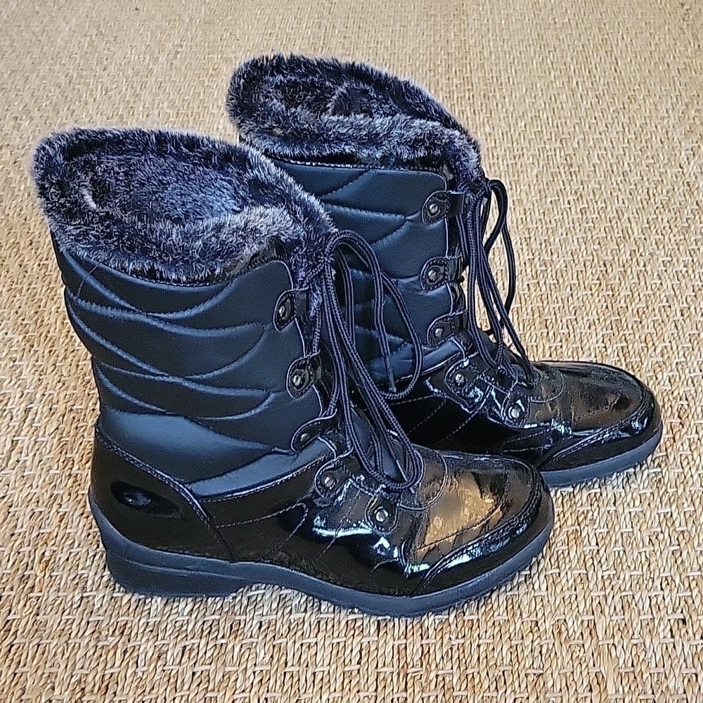 KHOMBU Angel snow boots. Thermolite insulation. Great condition. Size 8.